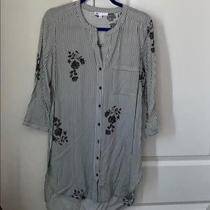 Black and white button down tunic